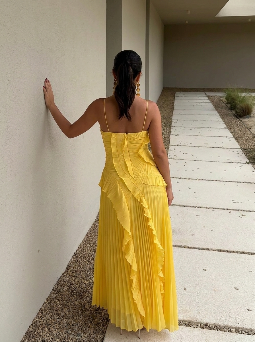Nina - Vestido midi asimétrico plisado con cuello halter