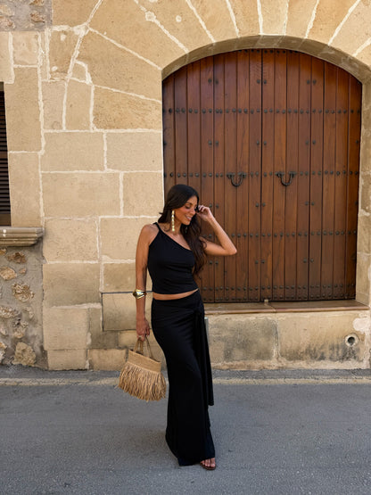 Islaia Set in Black