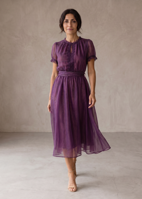 Flavia | Maxi Vestido con Escote Corazón y Bordado de Encaje Chifón