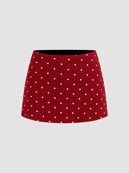Mia - Camiseta acanalada de lunares con cuello barco y minifalda con short interior
