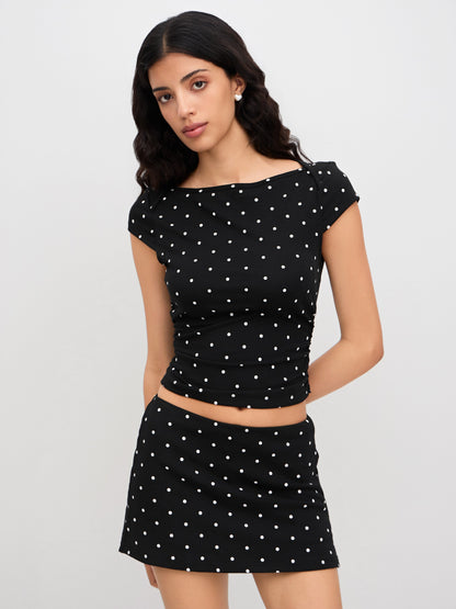 Mia - Camiseta acanalada de lunares con cuello barco y minifalda con short interior
