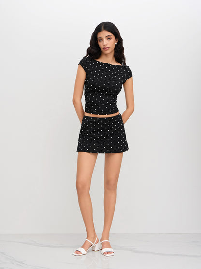 Mia - Camiseta acanalada de lunares con cuello barco y minifalda con short interior