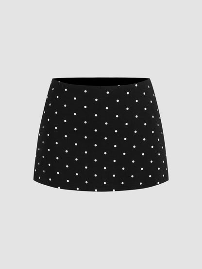 Mia - Camiseta acanalada de lunares con cuello barco y minifalda con short interior