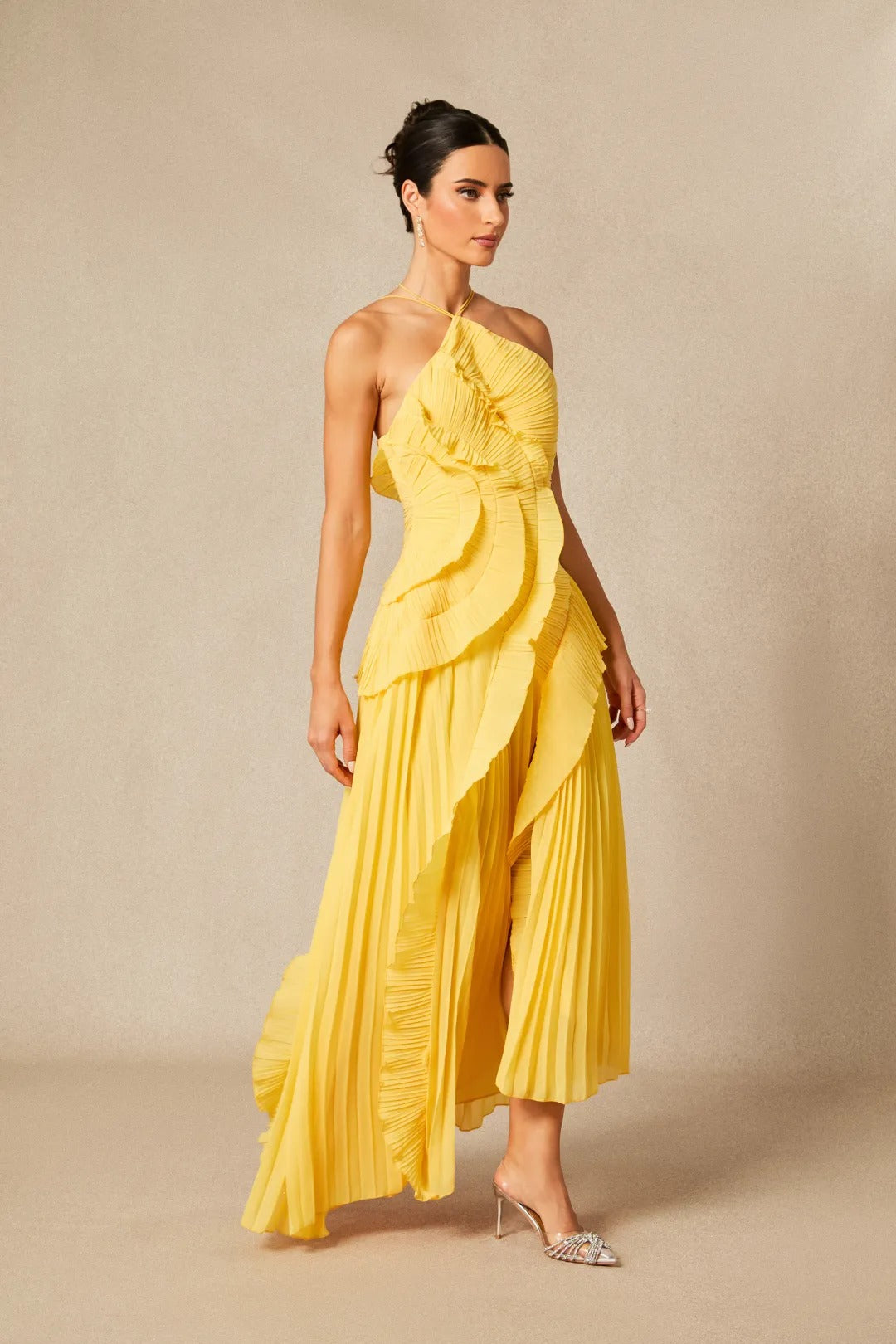 Nina - Vestido midi asimétrico plisado con cuello halter