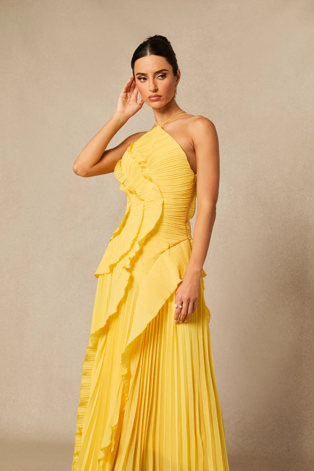Nina - Vestido midi asimétrico plisado con cuello halter
