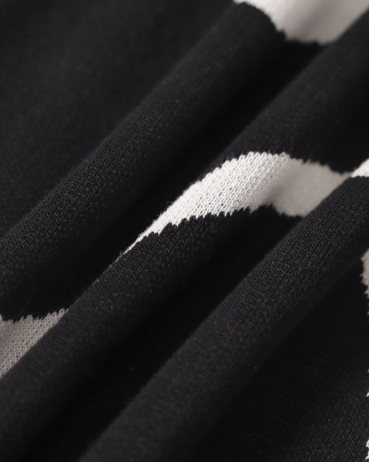Luna - Vestido midi de punto negro con bajo sirena y ondas