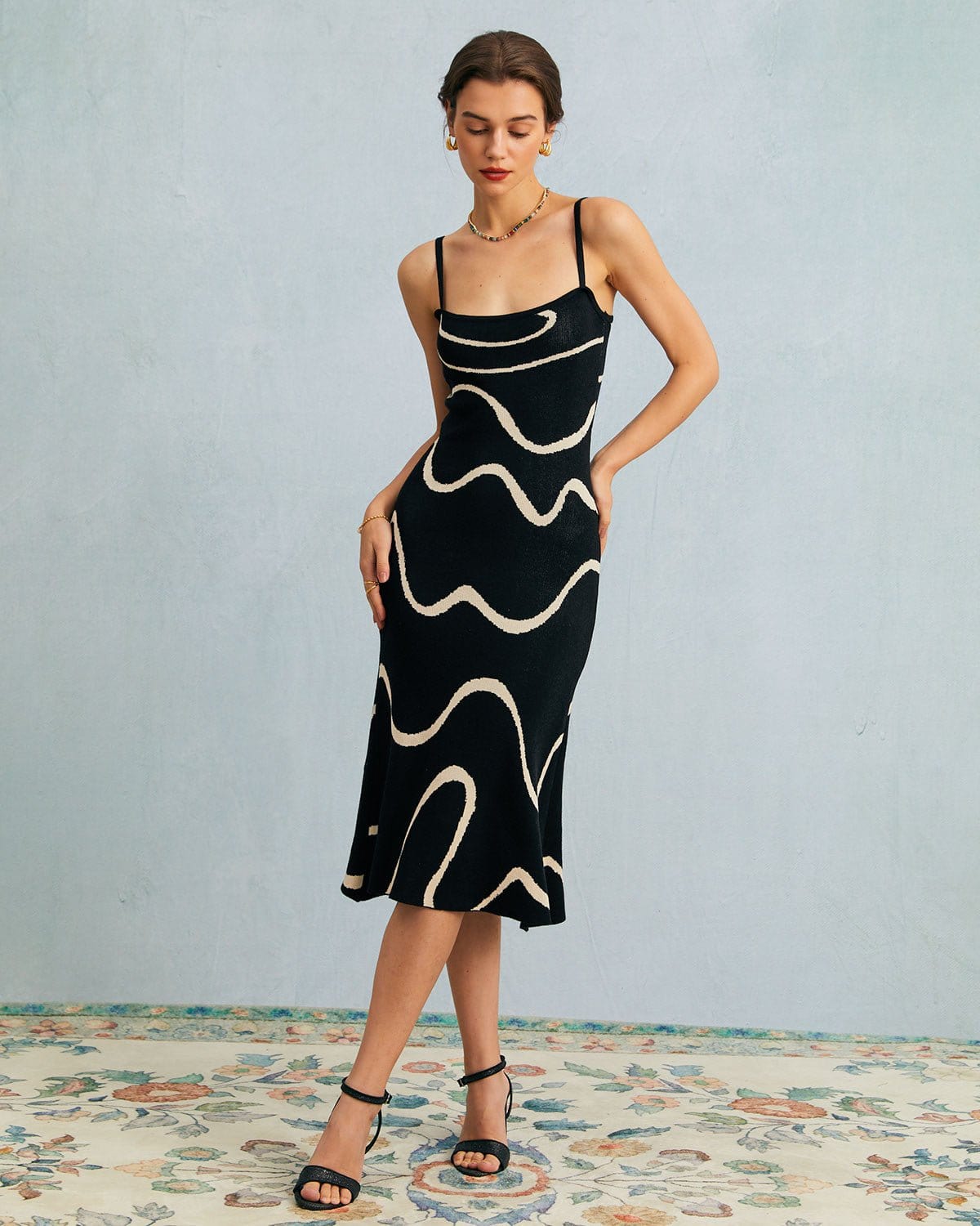 Luna - Vestido midi de punto negro con bajo sirena y ondas