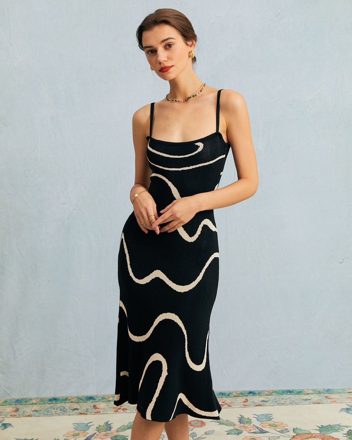 Luna - Vestido midi de punto negro con bajo sirena y ondas